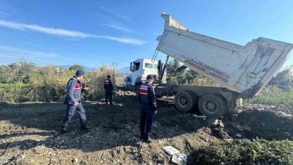 Kaş’ta izinsiz kum alımına jandarma engeli