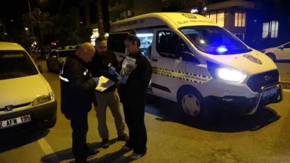 Park halindeki araçlara çarptı, pompalı tüfek ile işyeri sahibini yaraladı