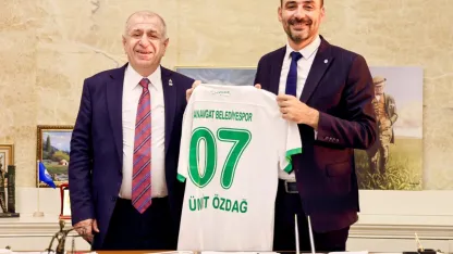 Özdağ'dan Manavgat Belediyesi'ne ziyaret