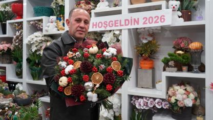 Yılbaşı çiçeği kokina 500 liradan başlayan fiyatlarla vitrinlerde