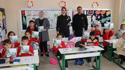 Jandarmadan öğrencilere trafik ve asayiş eğitimi