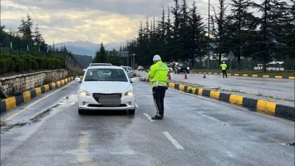 Isparta genelinde polis denetimlerinde 34 aranan şahıs yakalandı