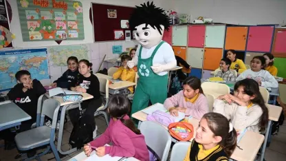 Çevre Dedektifi maskot Kerem iş başında