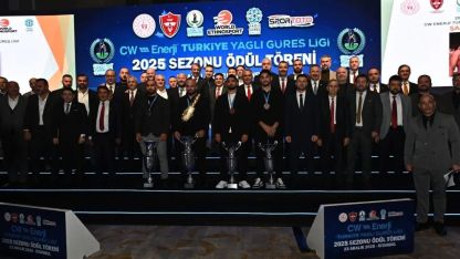 Başkan Vekili Çiçek'e plaket