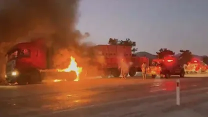 Muğla’da tuğla yüklü TIR yandı