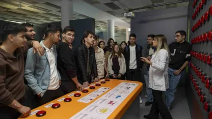 Tarsus Üniversitesi öğrencileri Mercan Bilim Merkezi’nde bilimle buluştu