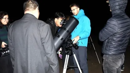 Öğrenciler Ay’ı teleskopla inceledi