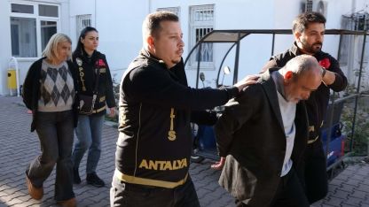 Ölü bulunan kadının kızı ve sevgilisi adliyeye sevk edildi