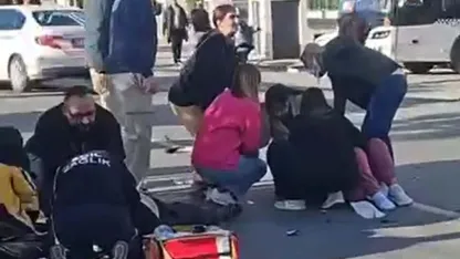 Otomobil ile üçteker çarpıştı: 2 ölü, 1 yaralı