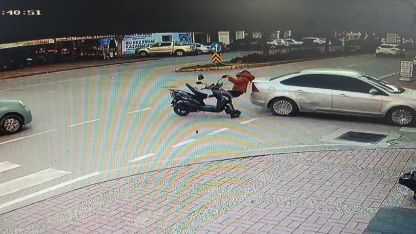 Manavgat’ta otomobille çarpışan motosiklet sürücüsü yaralandı