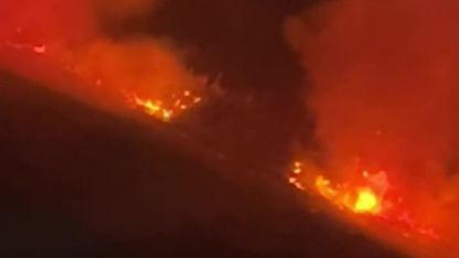 Dava nedeniyle kapatılan yoldan geçemeyen itfaiye yangına ulaşmakta güçlük çekti