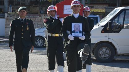 Kıbrıs gazisi askeri törenle toprağa verildi