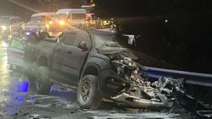 Kamyonet ile TIR çarpıştı: 2 yaralı