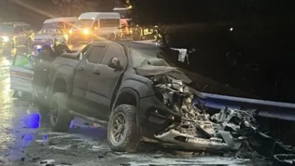 Kamyonet ile TIR çarpıştı: 2 yaralı