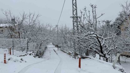 Yaz şehrin de kar birçok mahalleyi beyaza bürüdü