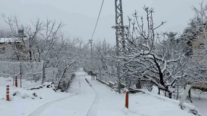 Yaz şehrin de kar birçok mahalleyi beyaza bürüdü