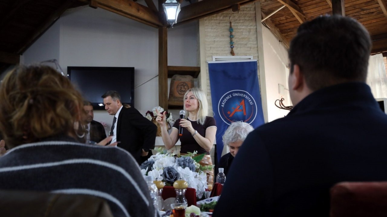 Akdeniz Üniversitesi'nde topluluk zirvesi