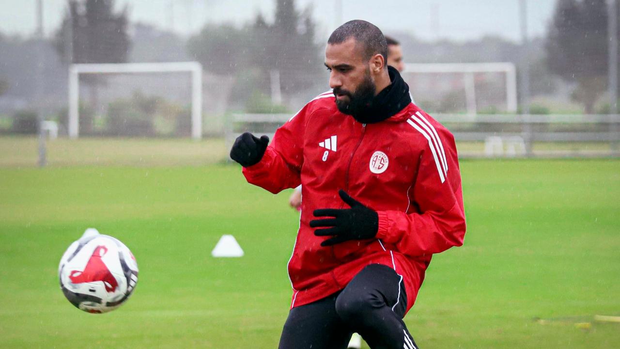 Akdeniz’de derbi zamanı! Alanyaspor evinde Antalyaspor’u ağırlıyor