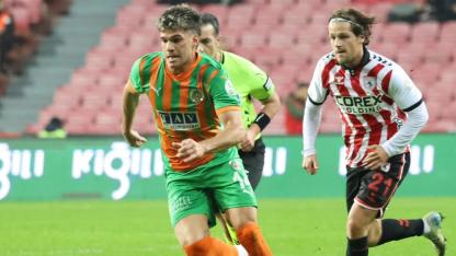 Alanyaspor, Samsun deplasmanında uzatmalarda puanı kurtardı
