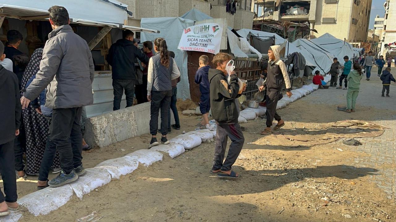 Antalya Genç İHH’dan Gazze’ye 7 Bin Kişilik Yemek Desteği