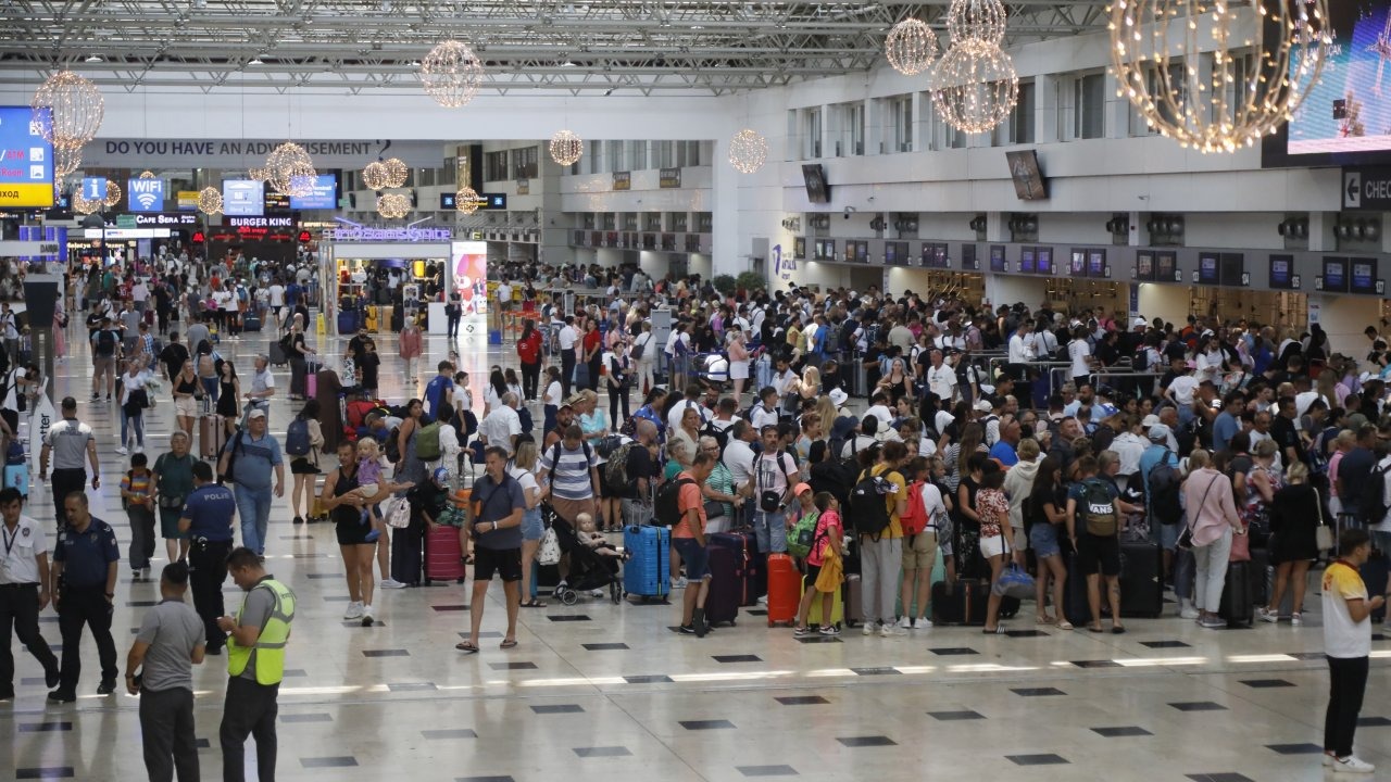 Antalya Havalimanı&#039;nda &#039;kasım&#039; trafiği; 1,7 milyon yolcuya hizmet verildi