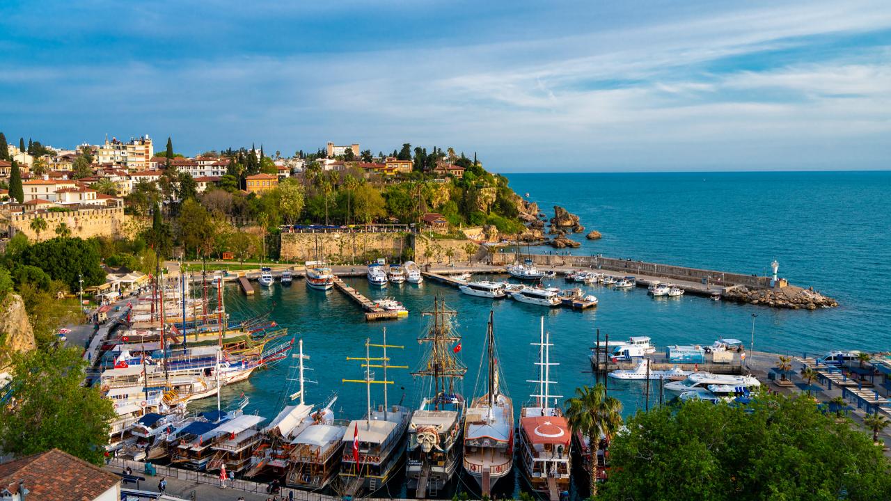 Antalya neden karanlık! 3S1T’den turizm sistemine sert eleştiri