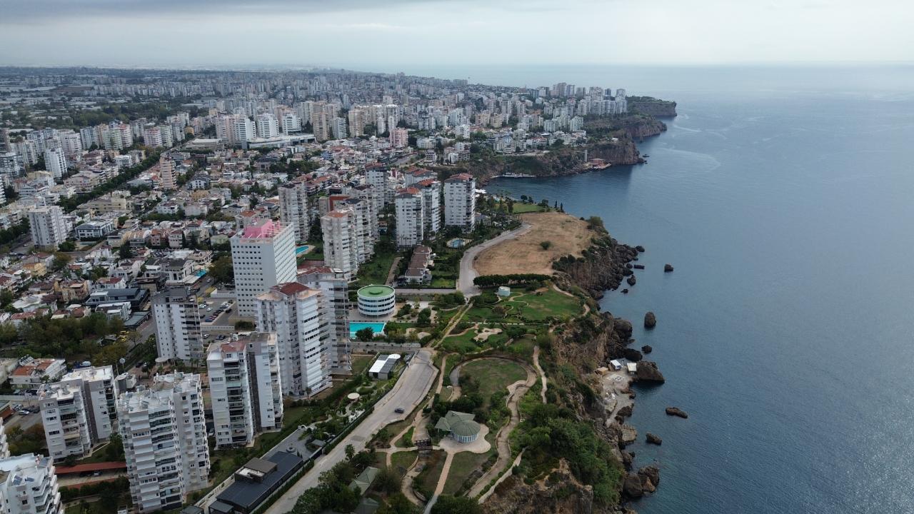 Antalya yaşlanmıyor, sadece ağırlaşıyor
