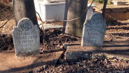 Antalya’da 50 yıl önce hayatını kaybeden iki tarım işçisinin mezarları sahiplerini bekliyor