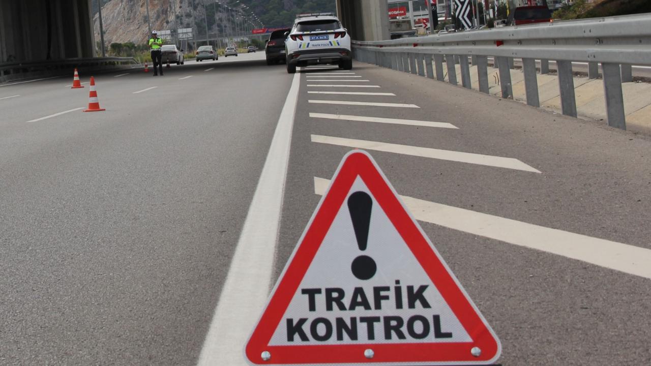 Antalya&#039;da bir haftada 74 bin 53 araç ve sürücü denetlendi