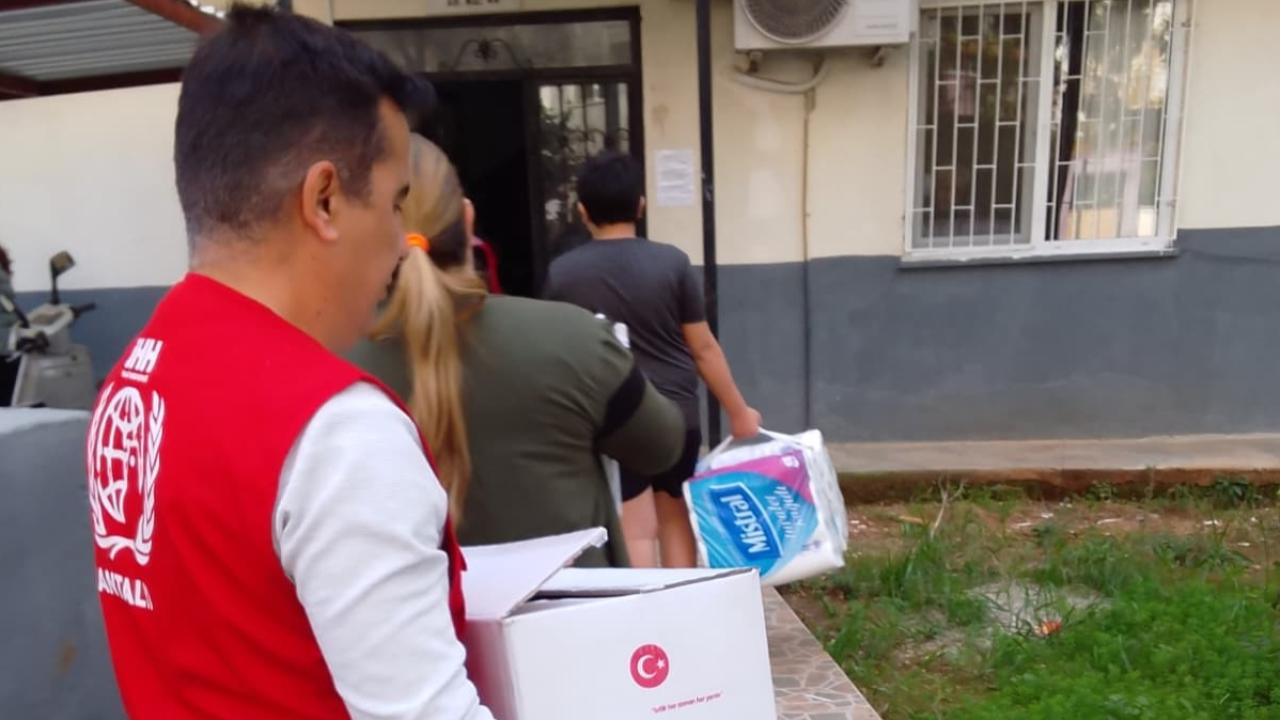Antalya’da İHH Derneği’nden yetim ailelere gıda ve hijyen desteği