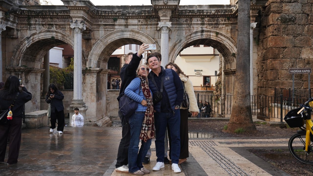 Antalya'da yılın son günü sakin başladı, yoğun devam etti