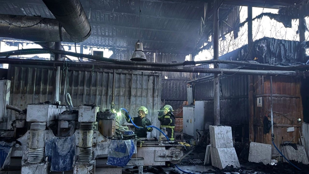 Bucak&#039;ta mermer fabrikasında yangın