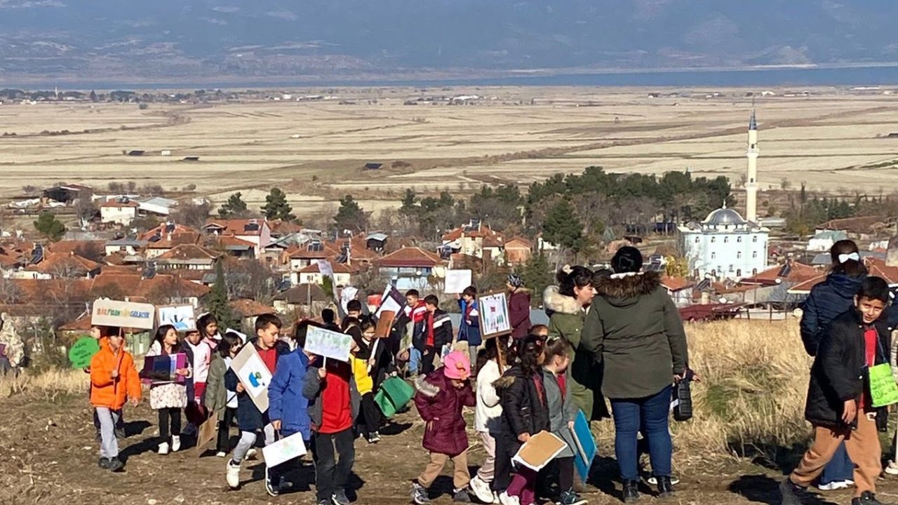 Burdur&#039;da öğrenciler fidan dikti