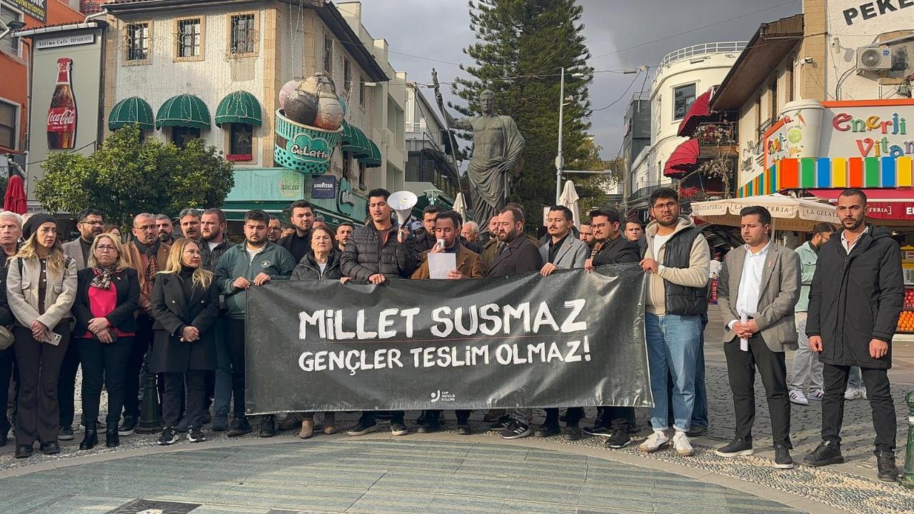 CHP Gençlik Kolları basın açıklaması yaptı
