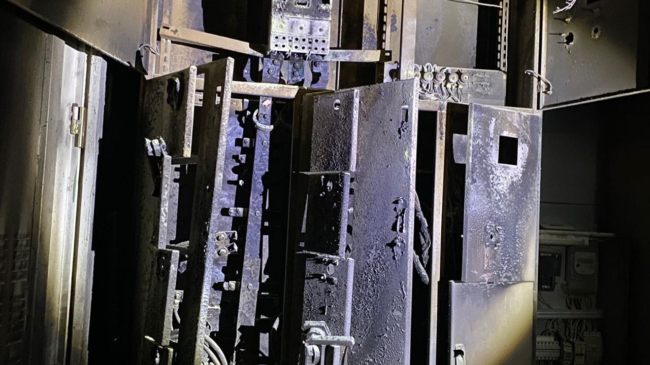 Elektrik trafosu patladı! Mahalle sakinleri panik yaşadı