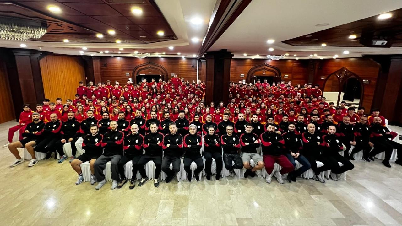 Galatasaray 192 sporcu ile Antalya’da