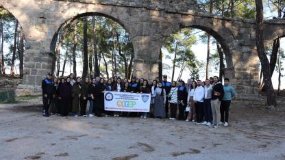 "Geleceğimizi Yazan Genç Yürekler" projesi kapsamında gençler Phaselis Antik Kenti'ni gezdi