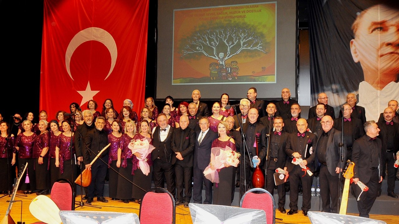 Hekimlerden türkü konseri