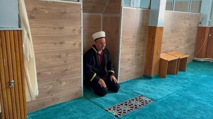 Isparta'da 35 yıldır aynı camide görev yapan imam gönüllere dokunuyor