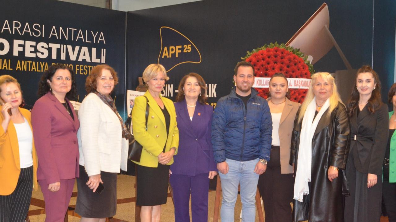 Kadın sosyal hayata katılmalı