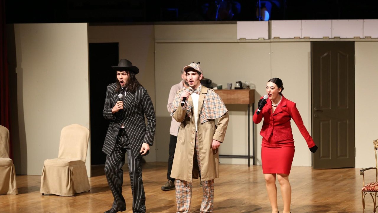 Kepez Kent Tiyatrosu&#039;na &#039;Medyum&#039; ile en iyi komedi oyunu ödülü