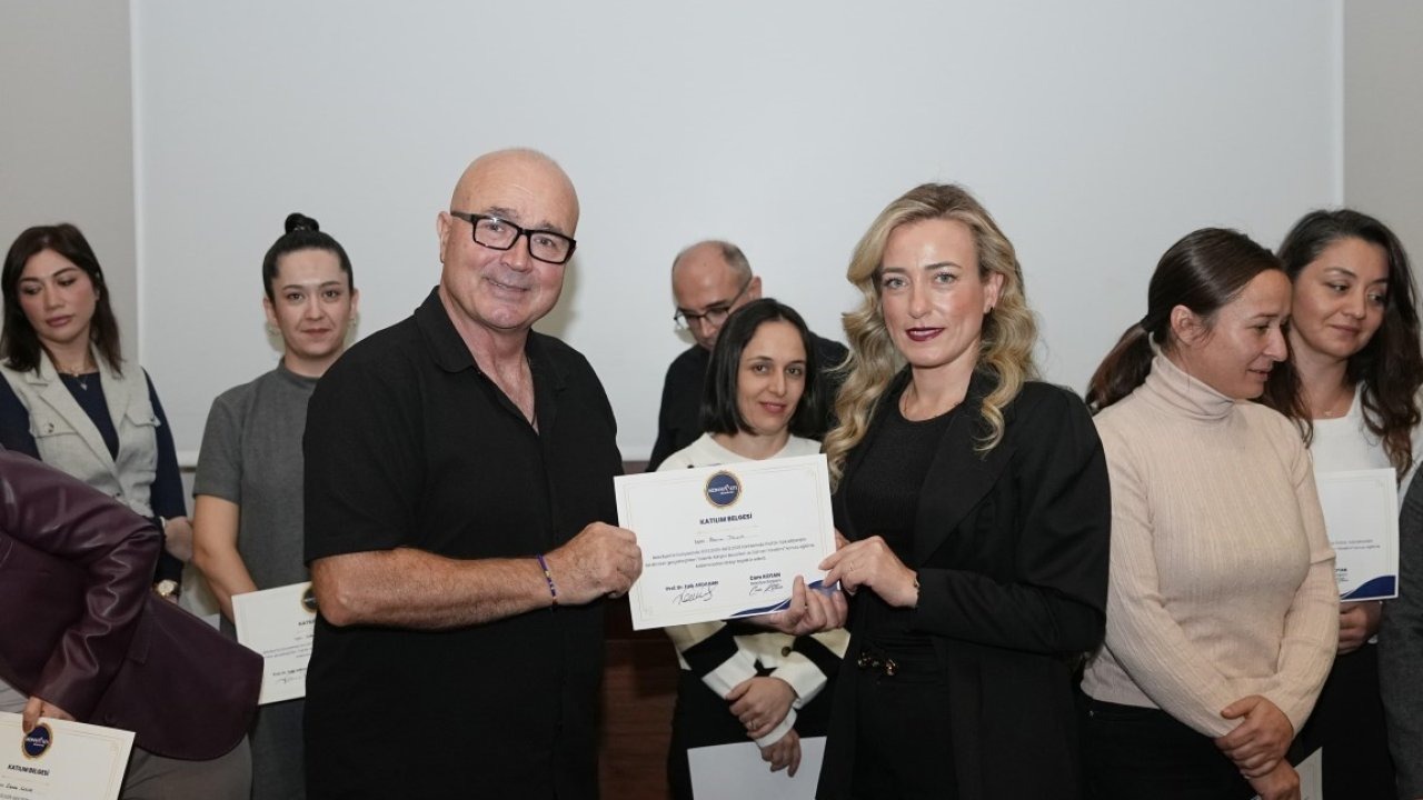 Konyaaltı Belediyesi Yöneticilerine Liderlik Eğitimi Verildi