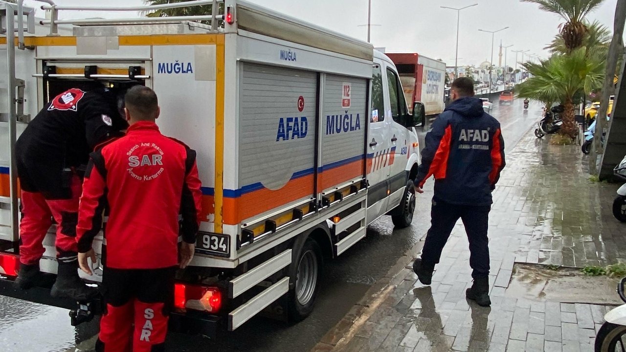 Kuvvetli yağmur uyarısı sonrası ekipler teyakkuza geçti