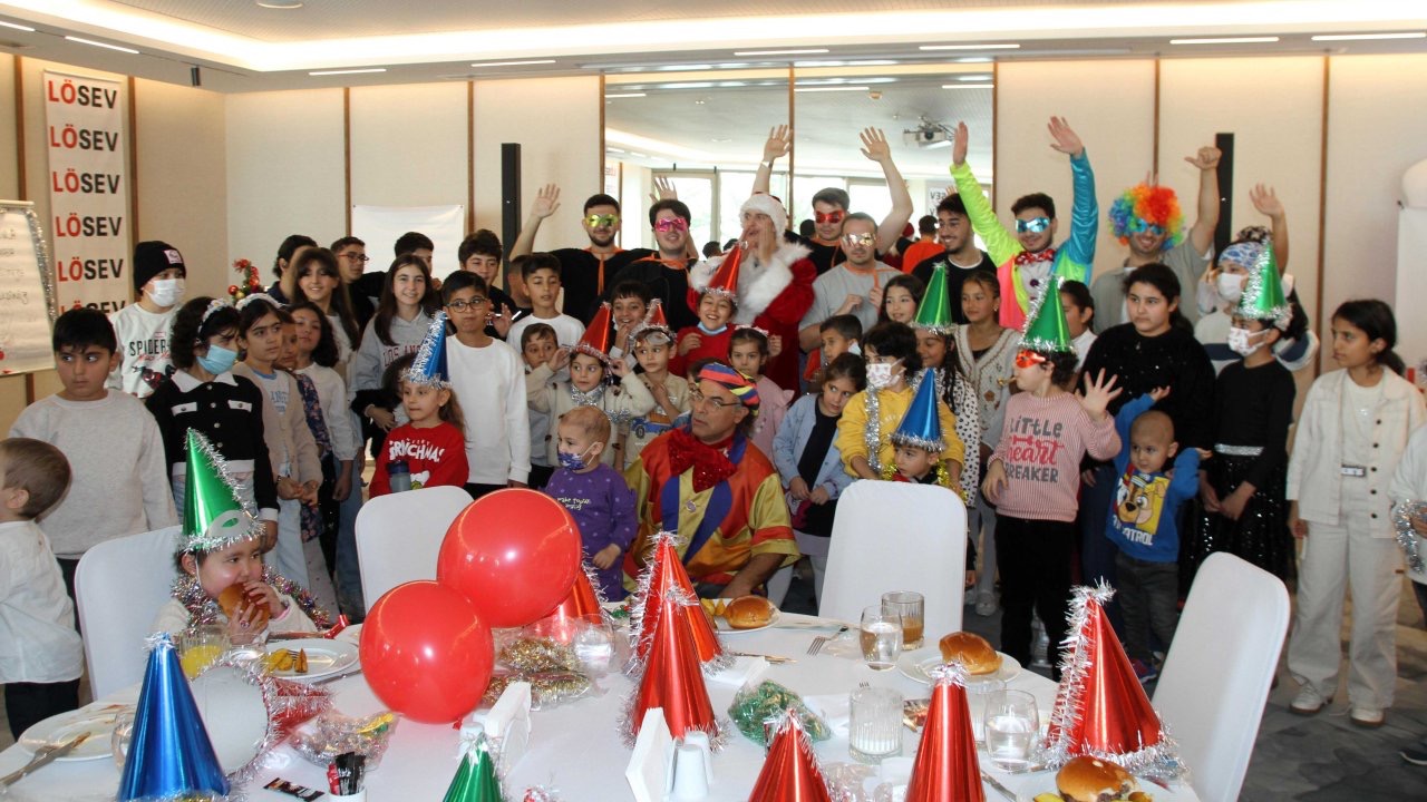 Lösemili çocuklar için yeni yıla merhaba partisi