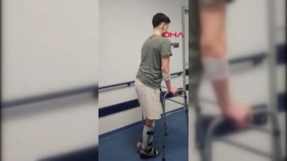 Motosiklet kazasında bacağını kaybeden Berk, protezle ayağa kalktı
