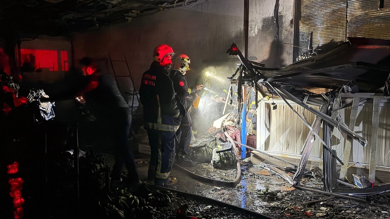 Muz sarartma tesisleri yangında zarar gördü