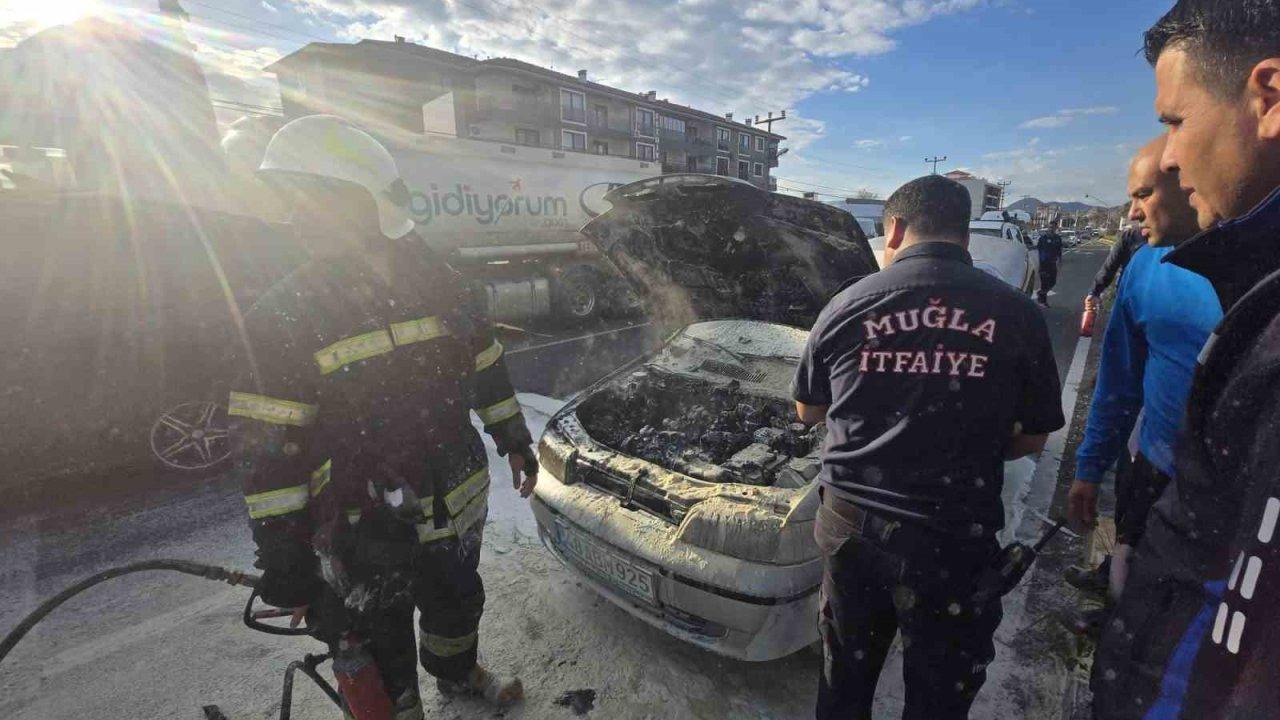 Ortaca’da araç yangını