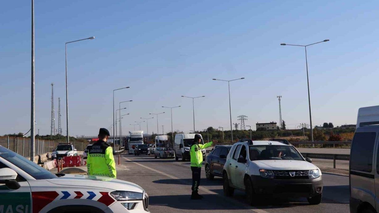 Otoyollarda trafik denetimleri aralıksız sürüyor