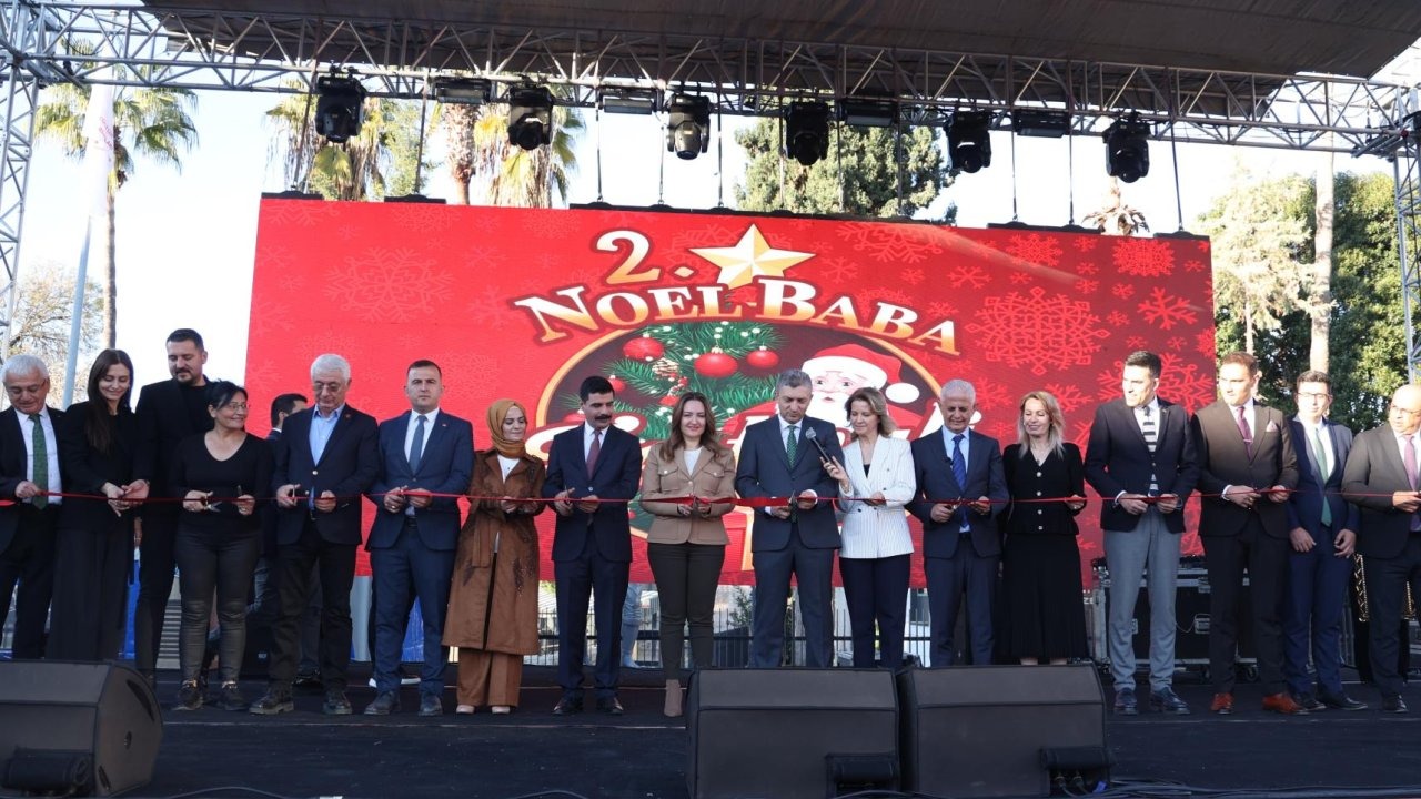 Özdemir, Noel Baba Festivali'ne katıldı