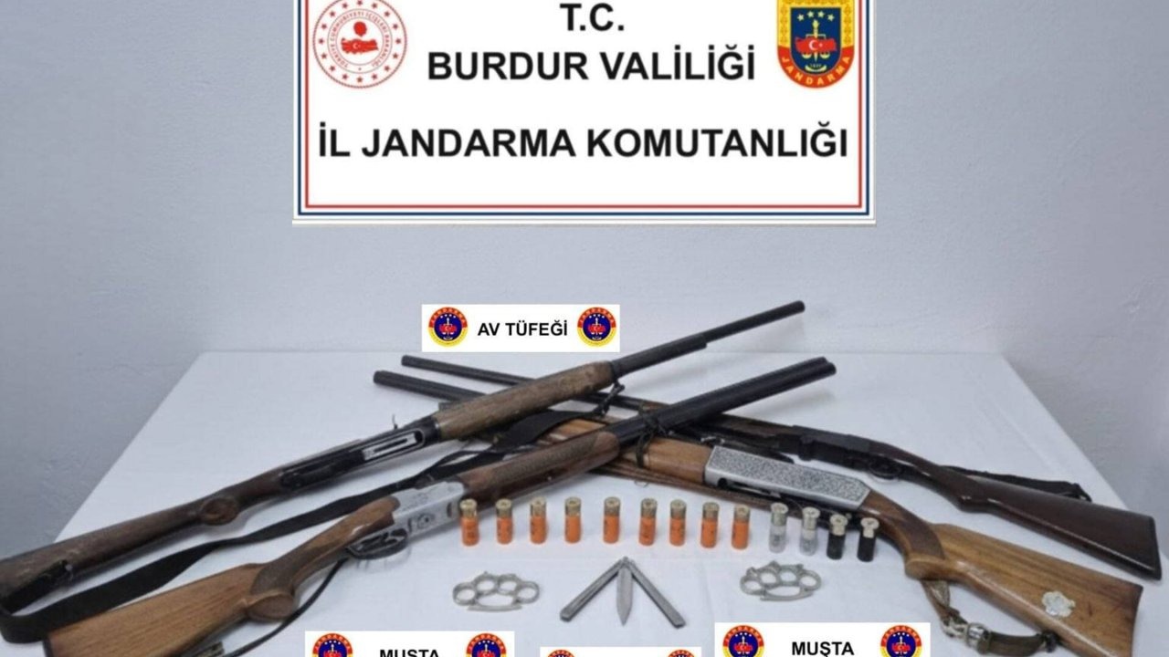 Ruhsatsız silahlar ele geçirildi